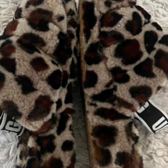 UGG Leopard Print Fuzzy Slippers - Picture 4 of 10